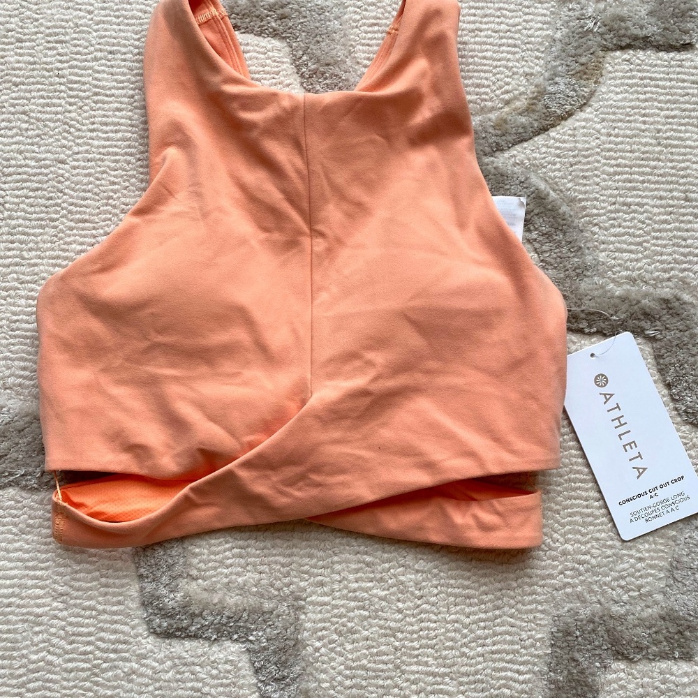 Athleta Conscious Cut Out Crop, size extra small. Color is peachy